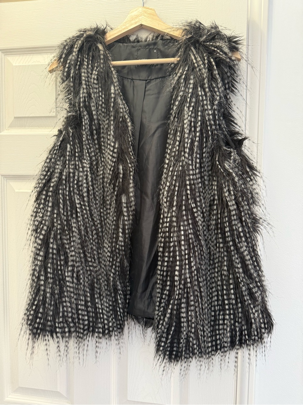 Women’s Black & White Faux Fur Sleeveless Vest
